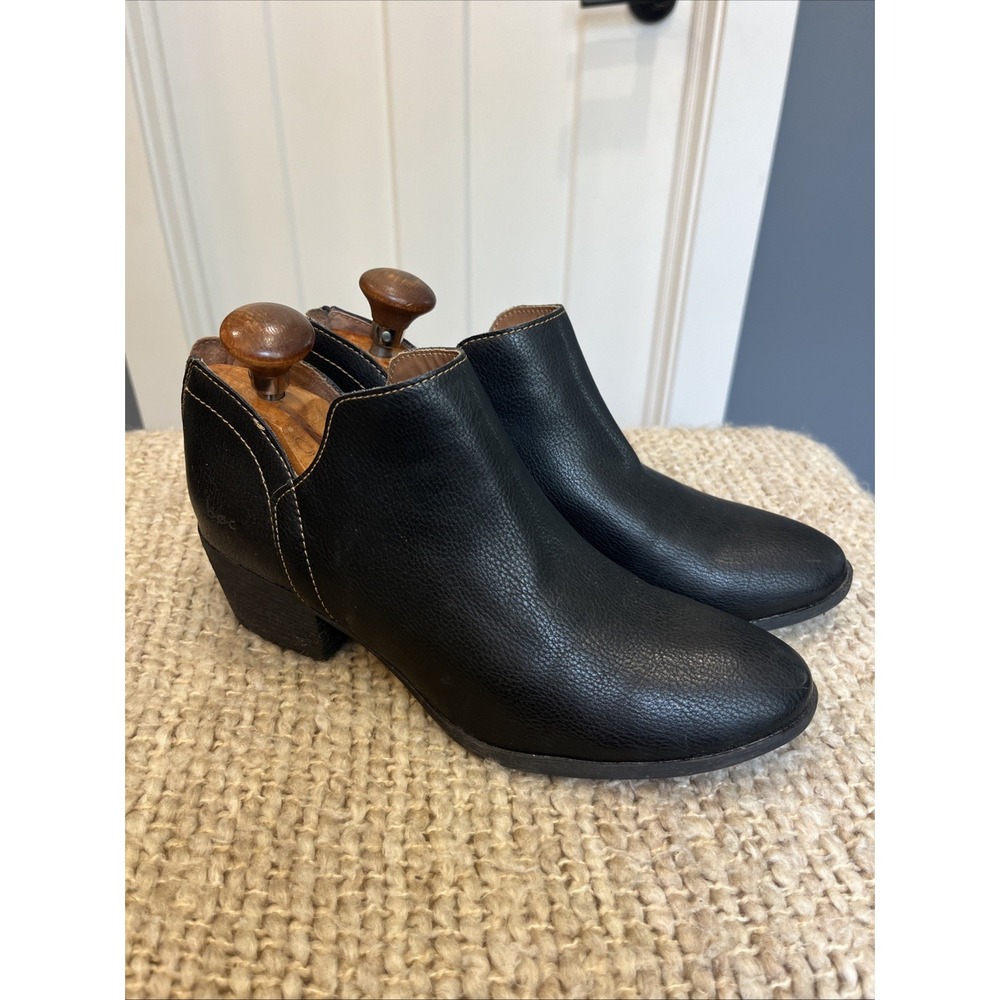 B.O.C. Born Concept Ankle Booties Women's Size 9 Black Boots Zip Heel Leather